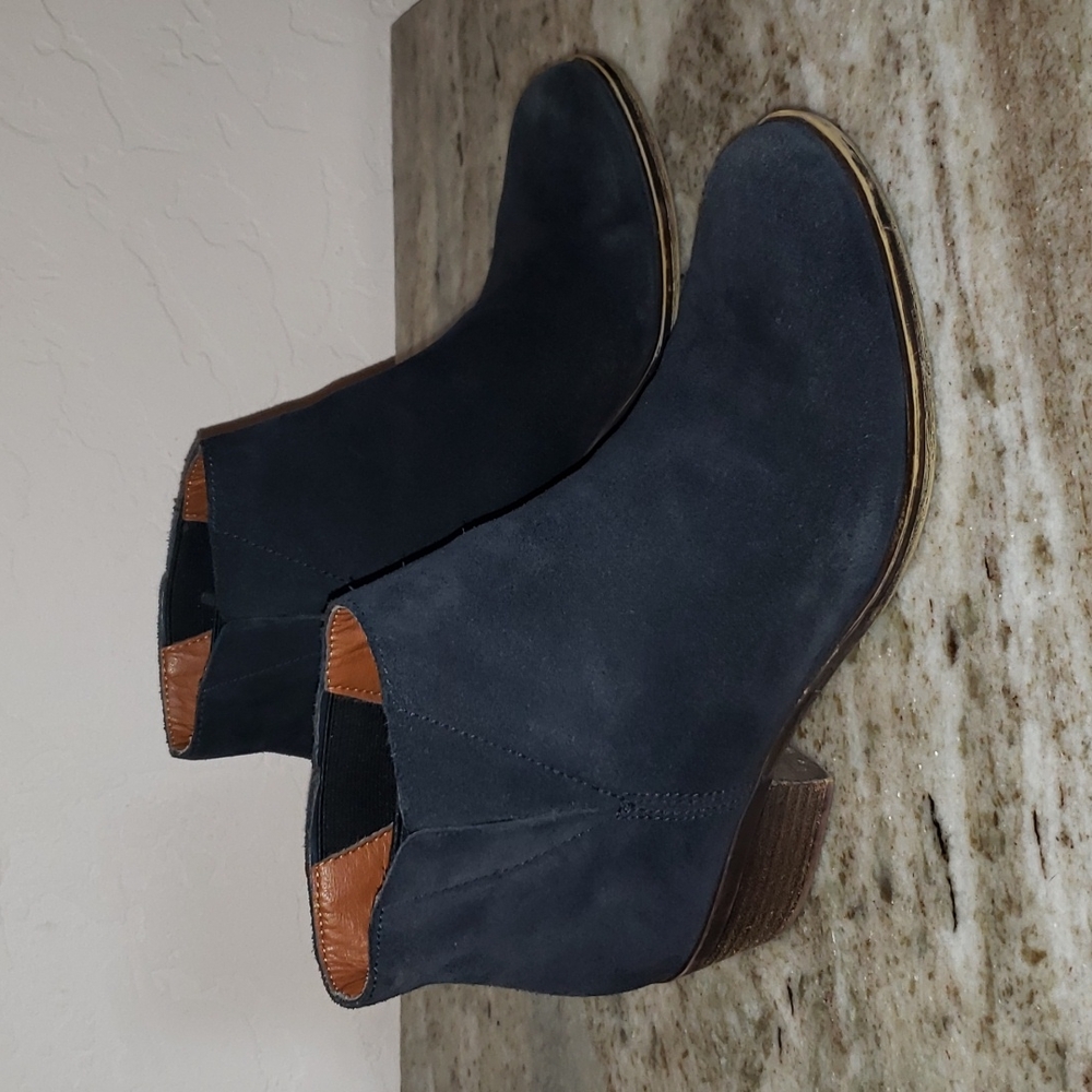Lucky Brand Sued Boots